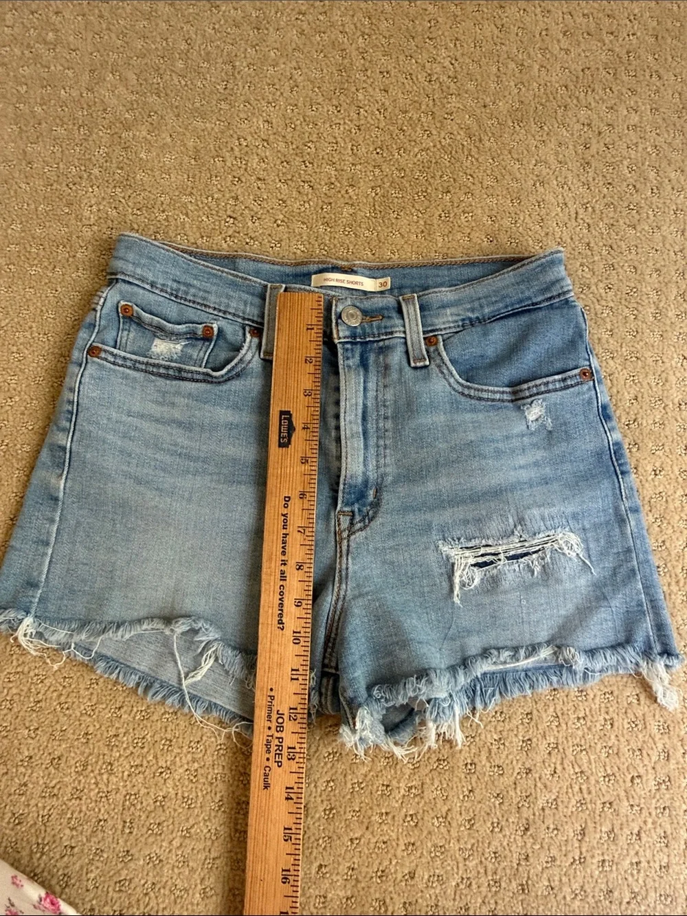 Women’s Levi’s shorts distressed cut off raw hem size 30 fits like a 6 / 27